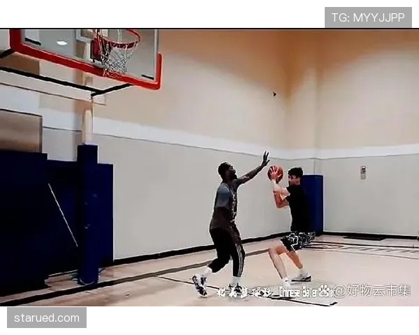 假设有天溜进科比·布莱恩特家，床头不是家人照片而是训练计时器——我瞬间凉了